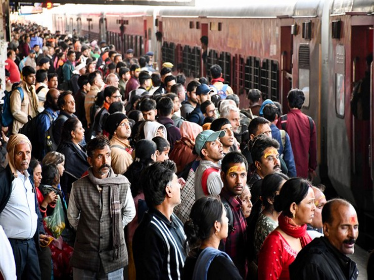 delhi to prayagraj trains