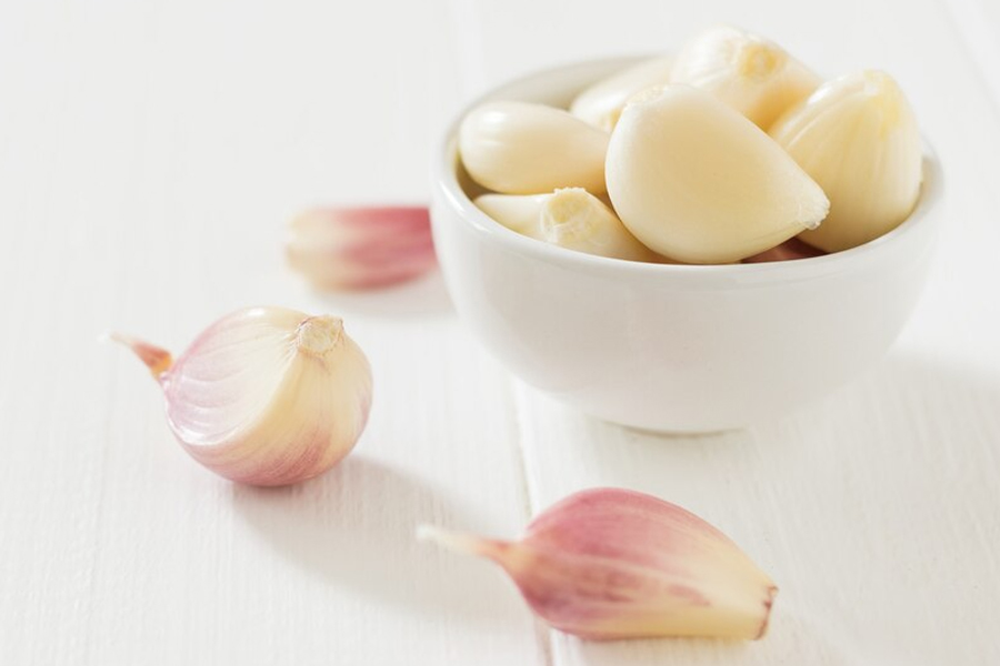 does peeled garlic go bad in the fridge