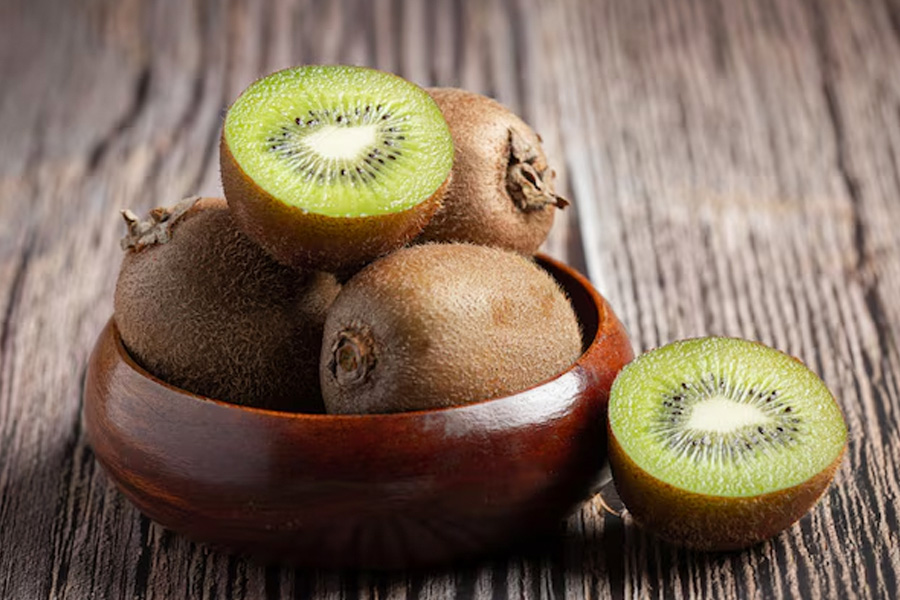how to peel and cut kiwi