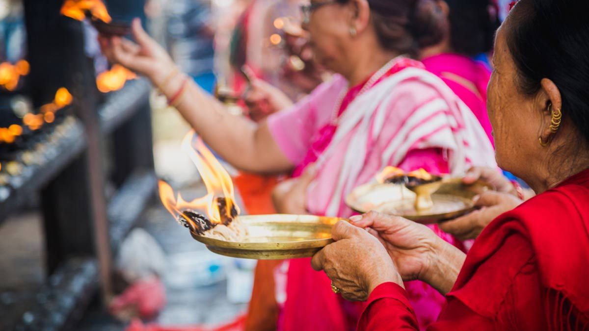 kya ghar se mandir chappal pahan kar jana chahiye