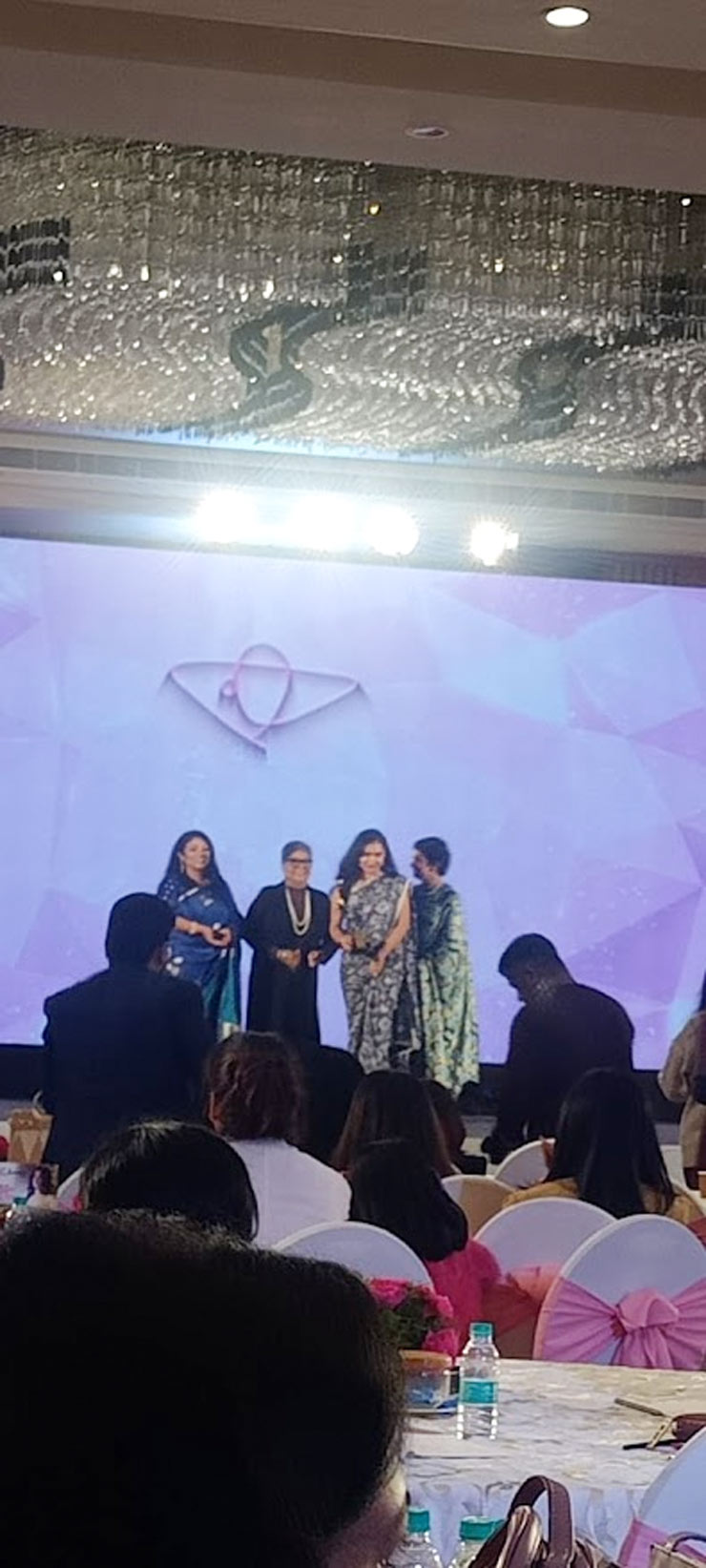 aparna singhal awarded in hz womenprenuer awards