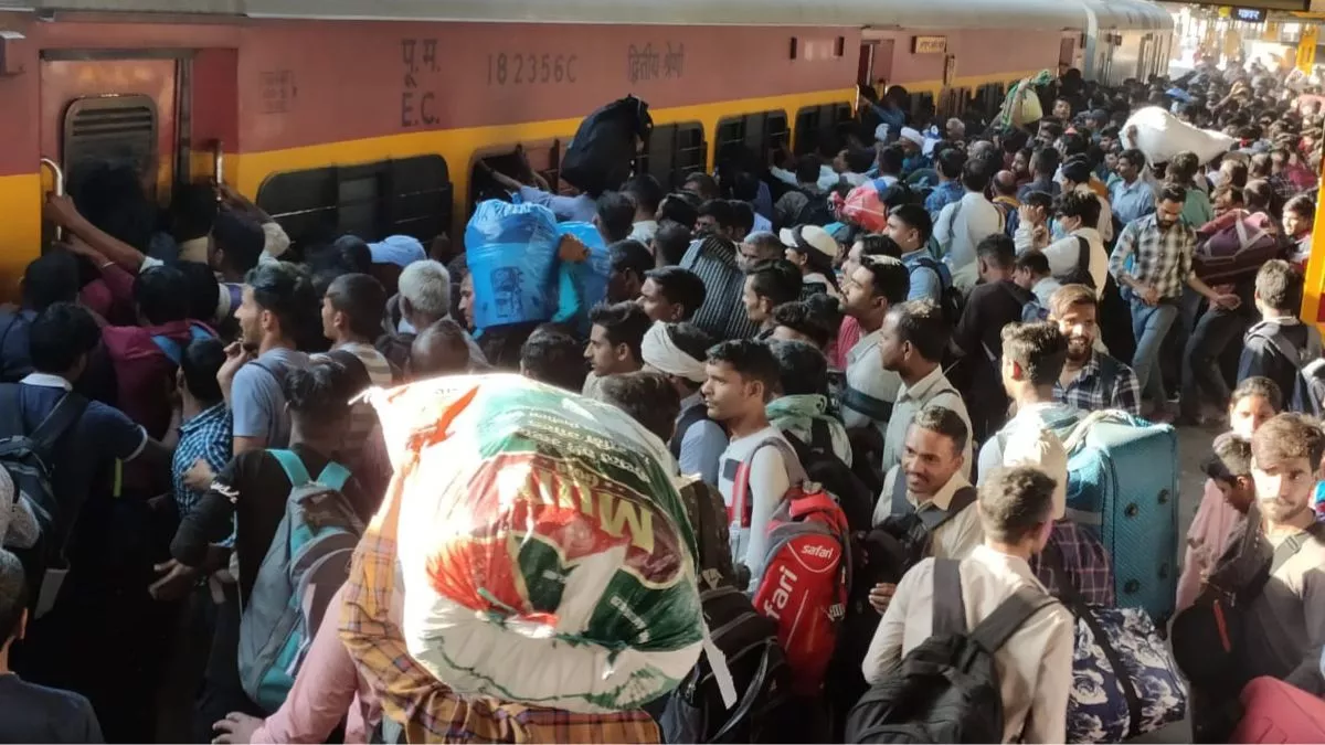 holi special train 2025 know train number routes and full schedule1