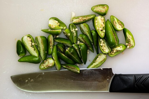 How to slit green chilies