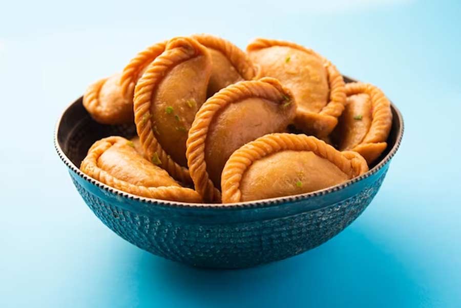 how to fry perfect gujiya by chef ranveer brar (3)