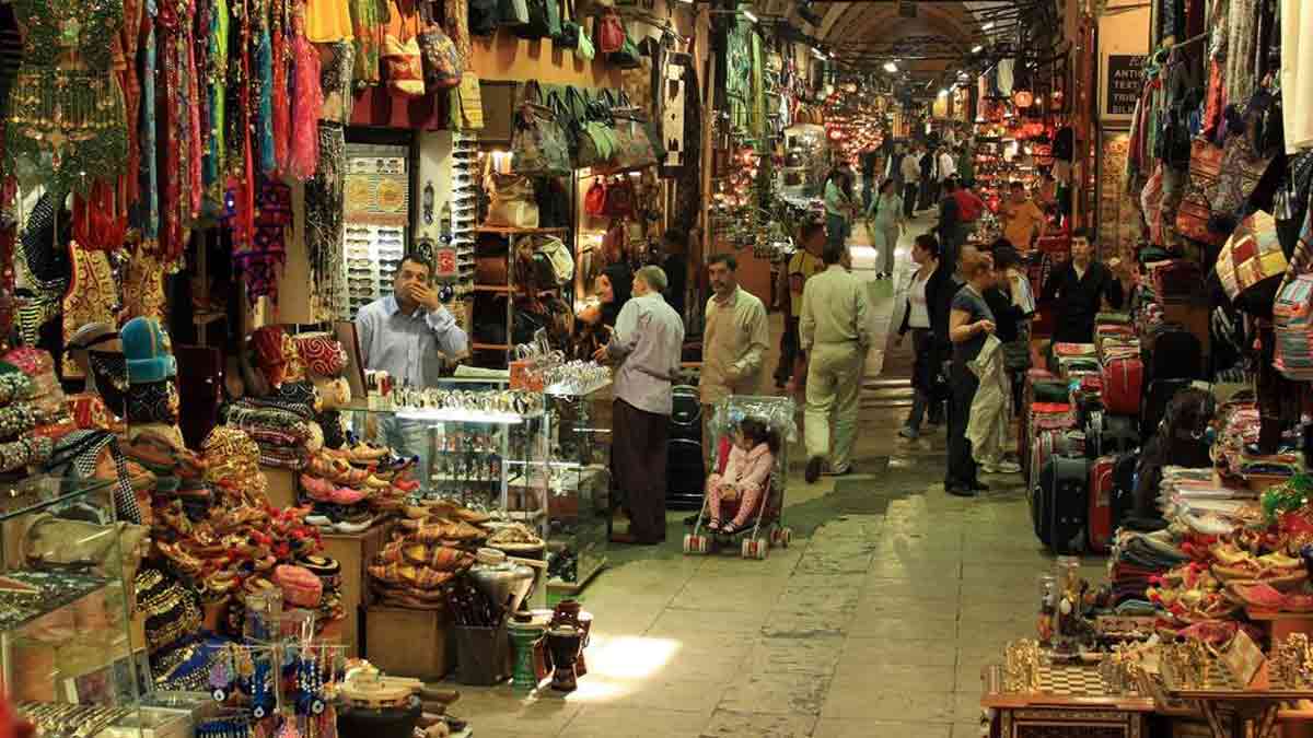 Holi special market in Delhi