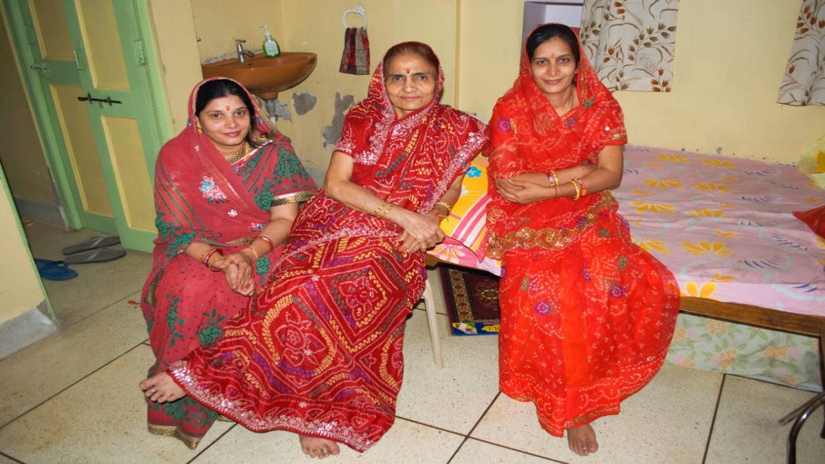 why mother and daughter in law not see holika dahan together