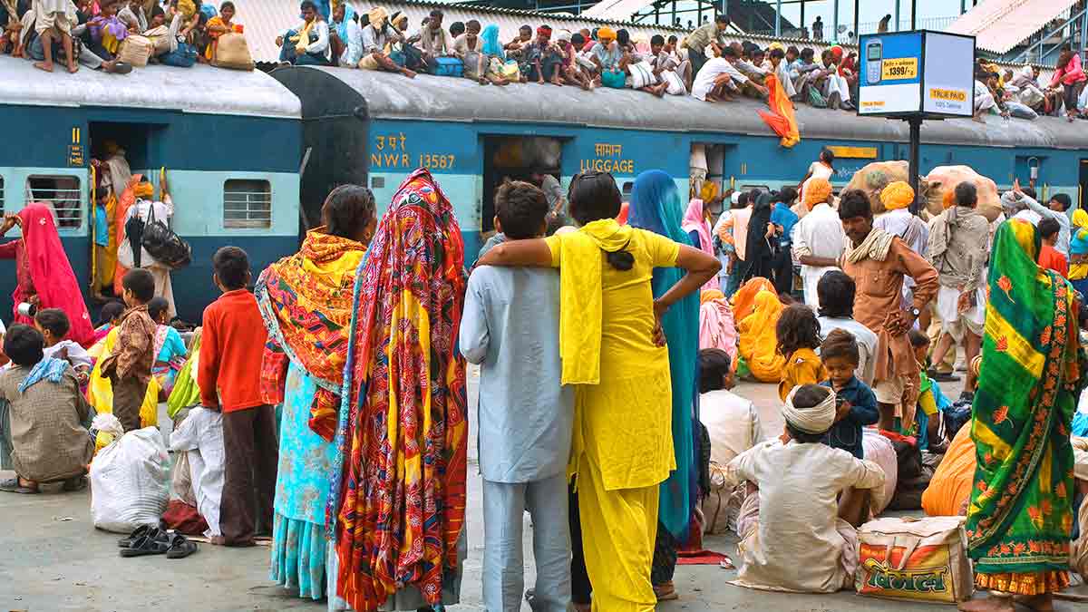 changes in railway stations and trains regarding 1holi 2025