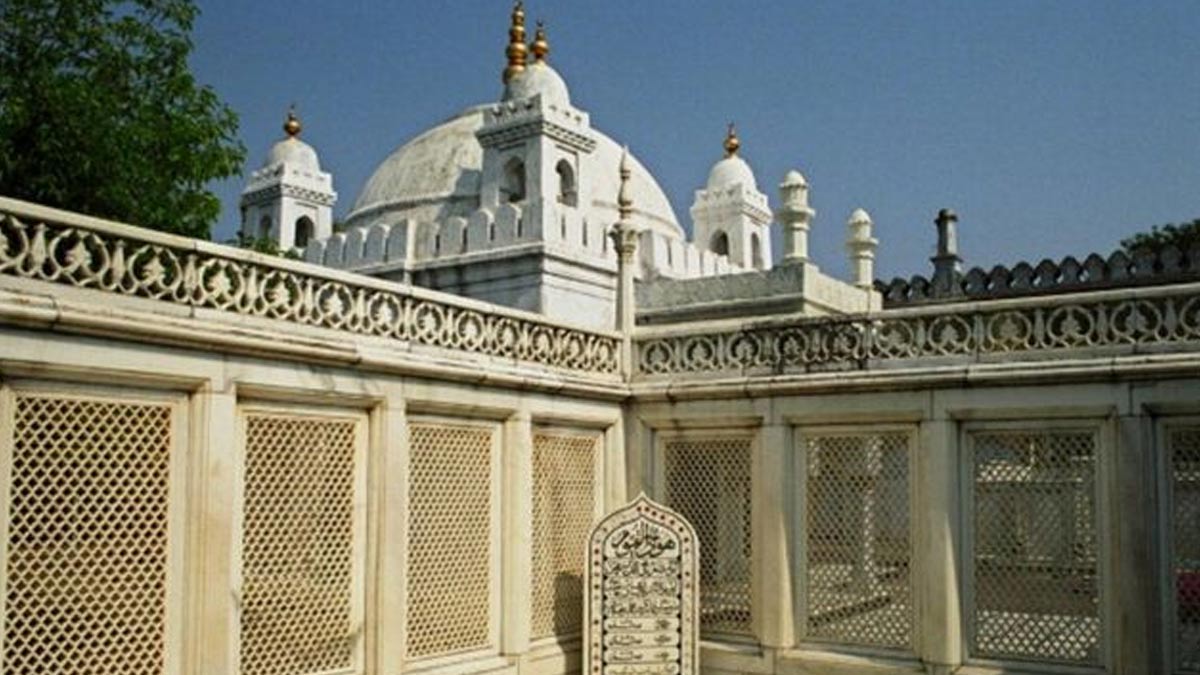 mughal badshah aurangzeb tomb contoversy
