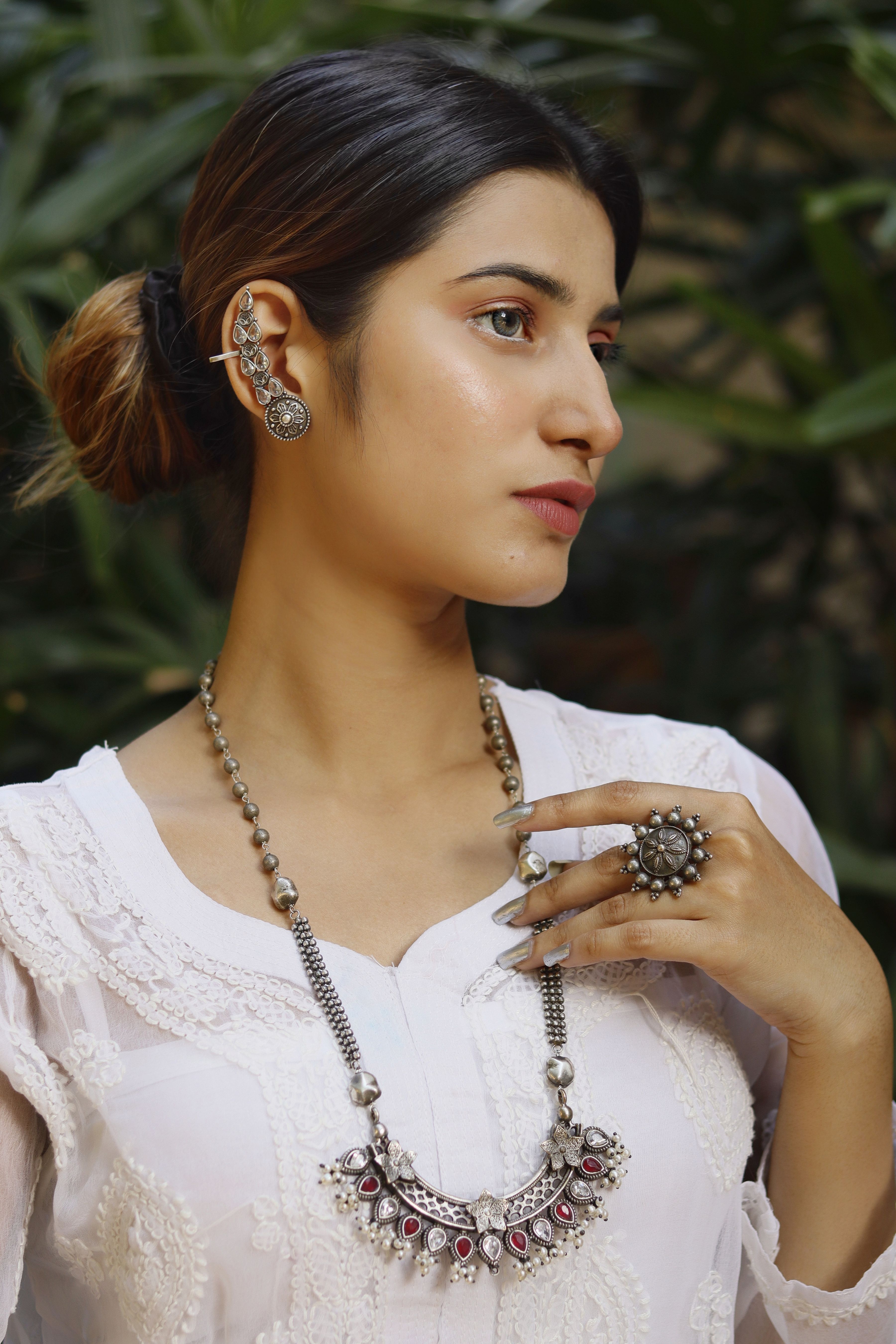 1 complete look with whites