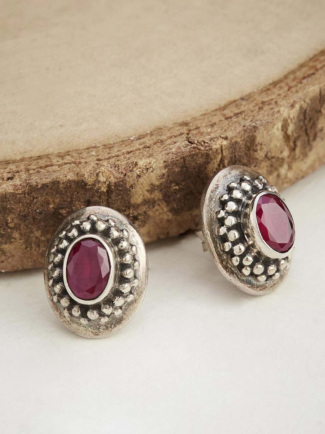 Stud earrings (4)