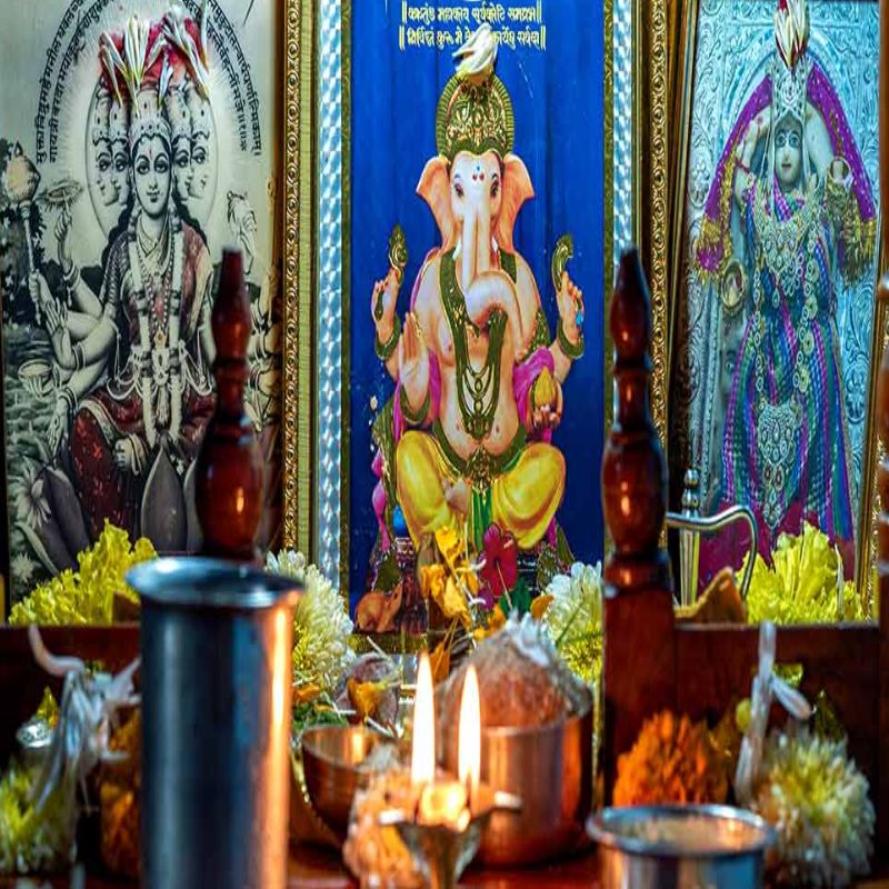 chaitra mah mein ghar ke mandir mein kaun se phool rakhne chahiye