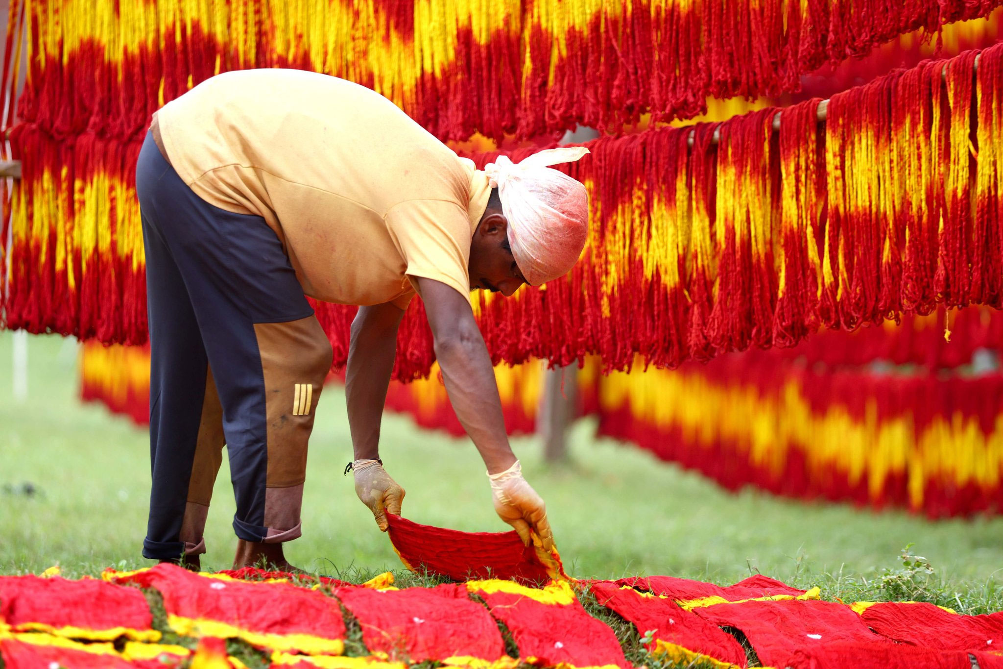 Muslim families making Chunri
