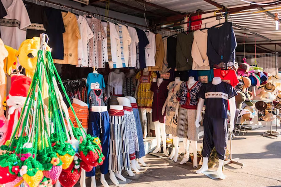 Which market is good in Delhi for shopping