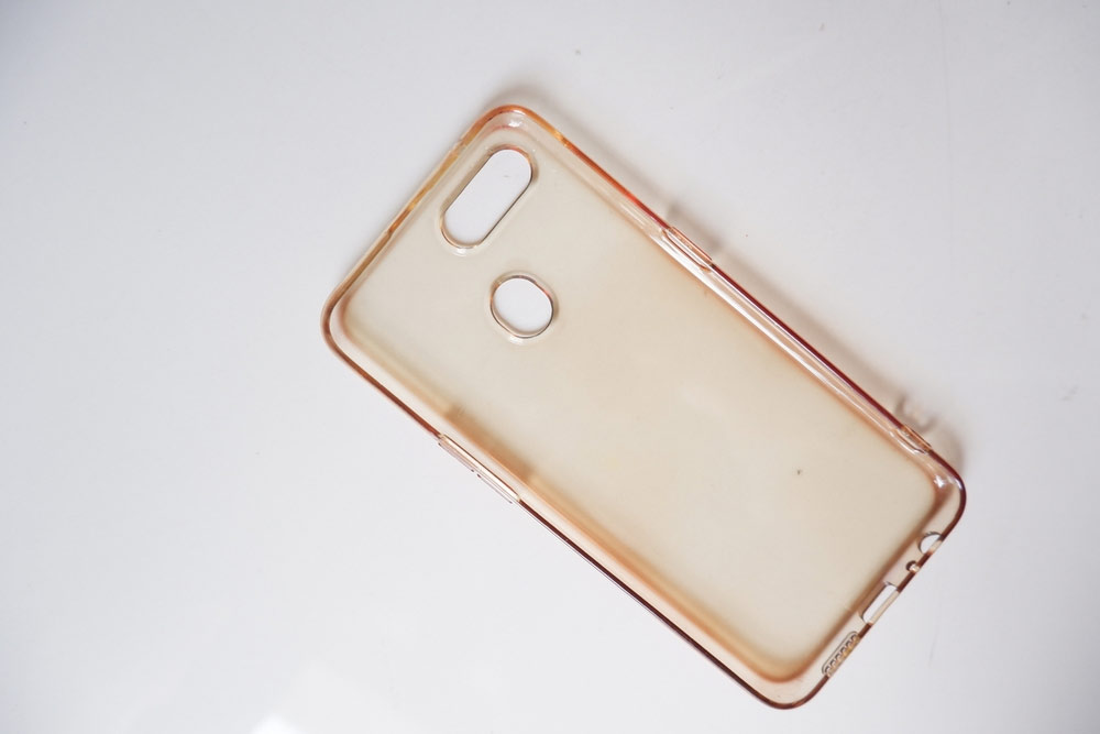 transparent phone case yellowing