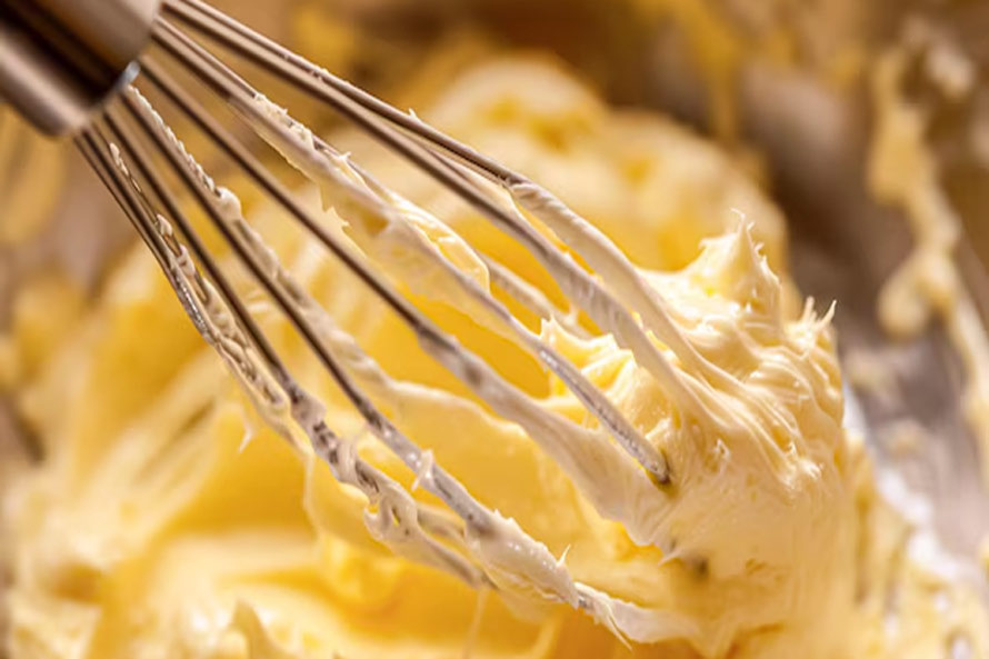 use baking soda and vinegar to clean whisk