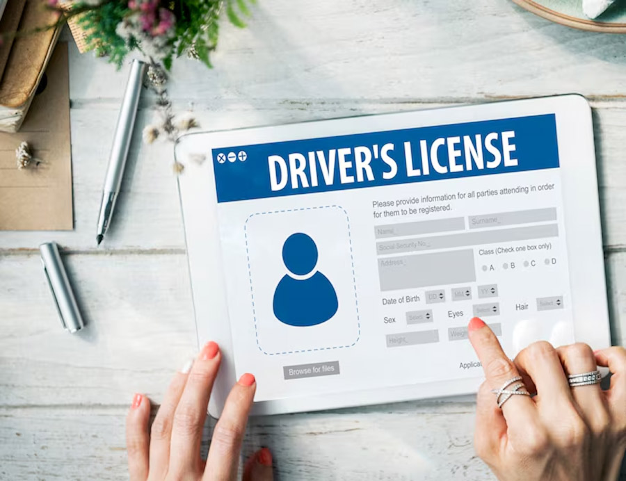 What is the maximum age limit for renewal of driving licence in India