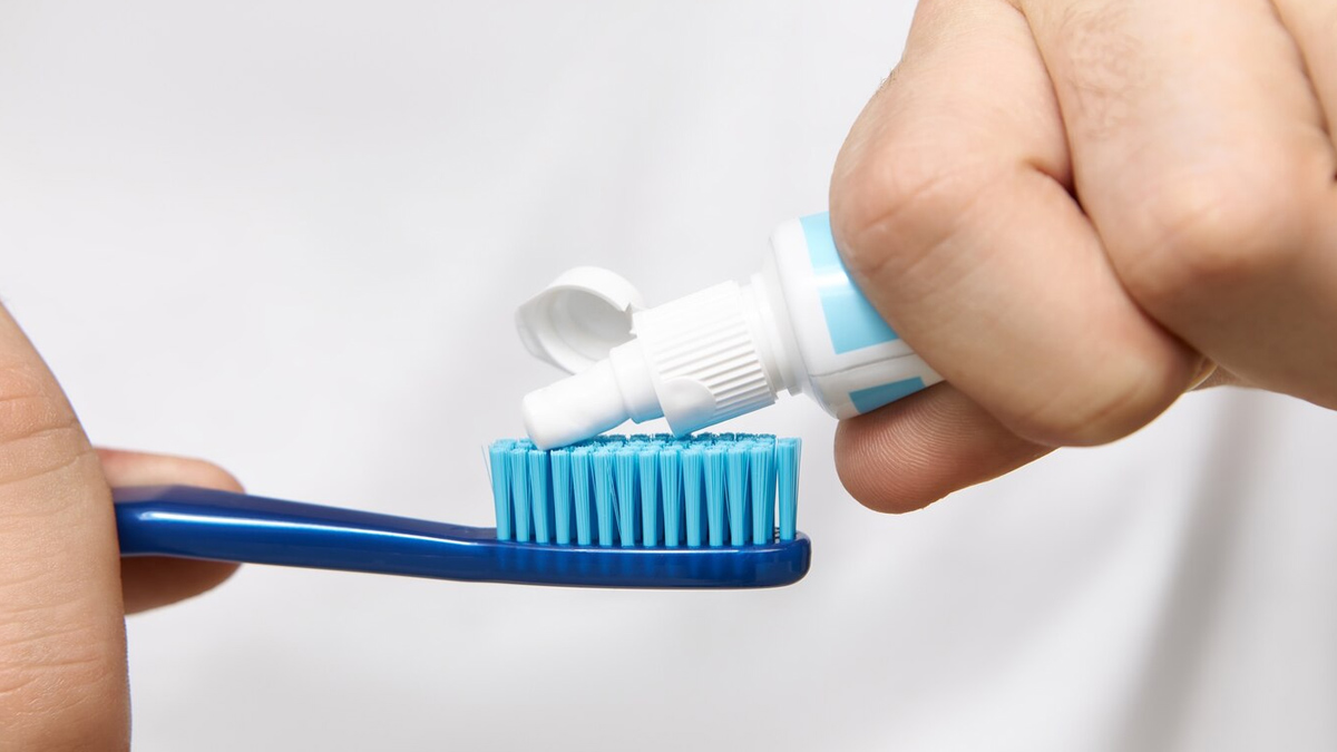 toothpaste cleaning tips