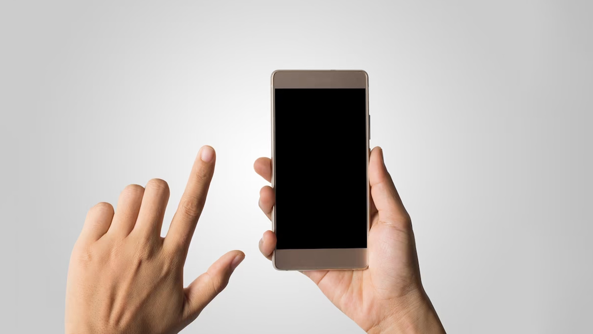 Why does the smartphone black out