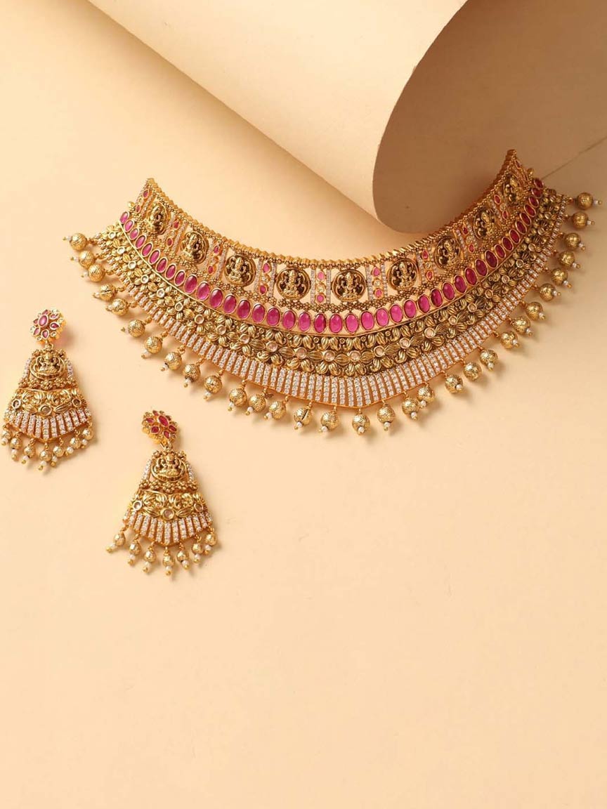 Gold jewellery (3)
