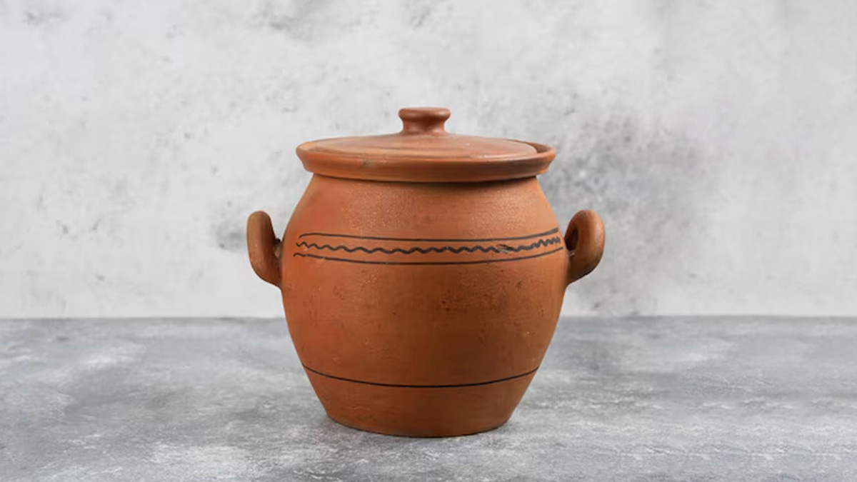 how to clean clay pot