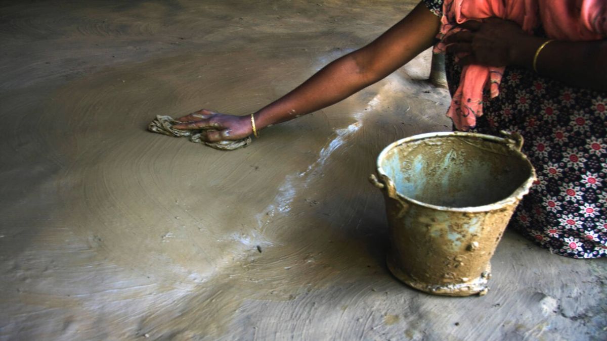 pehle ke samay mein ghar pr gobar lagane se kya hota tha