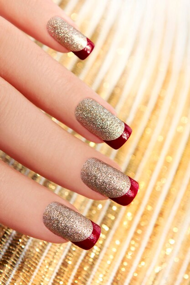 Gold nail art