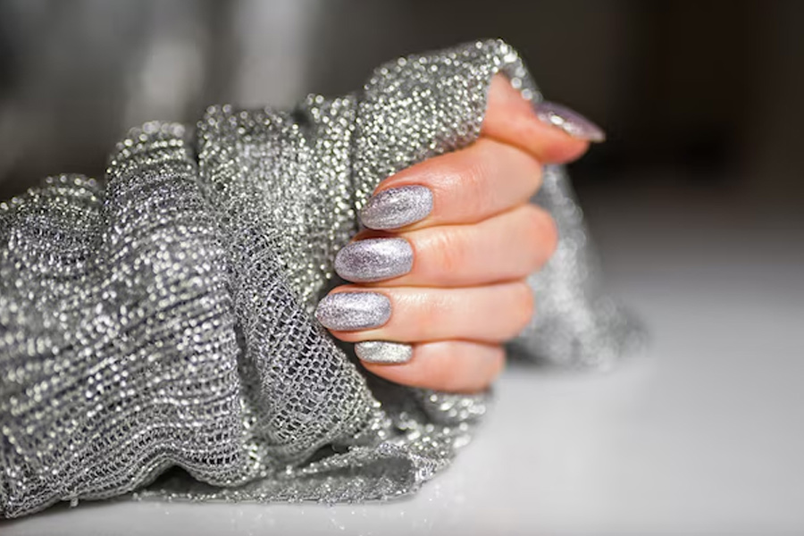 Silver nail art