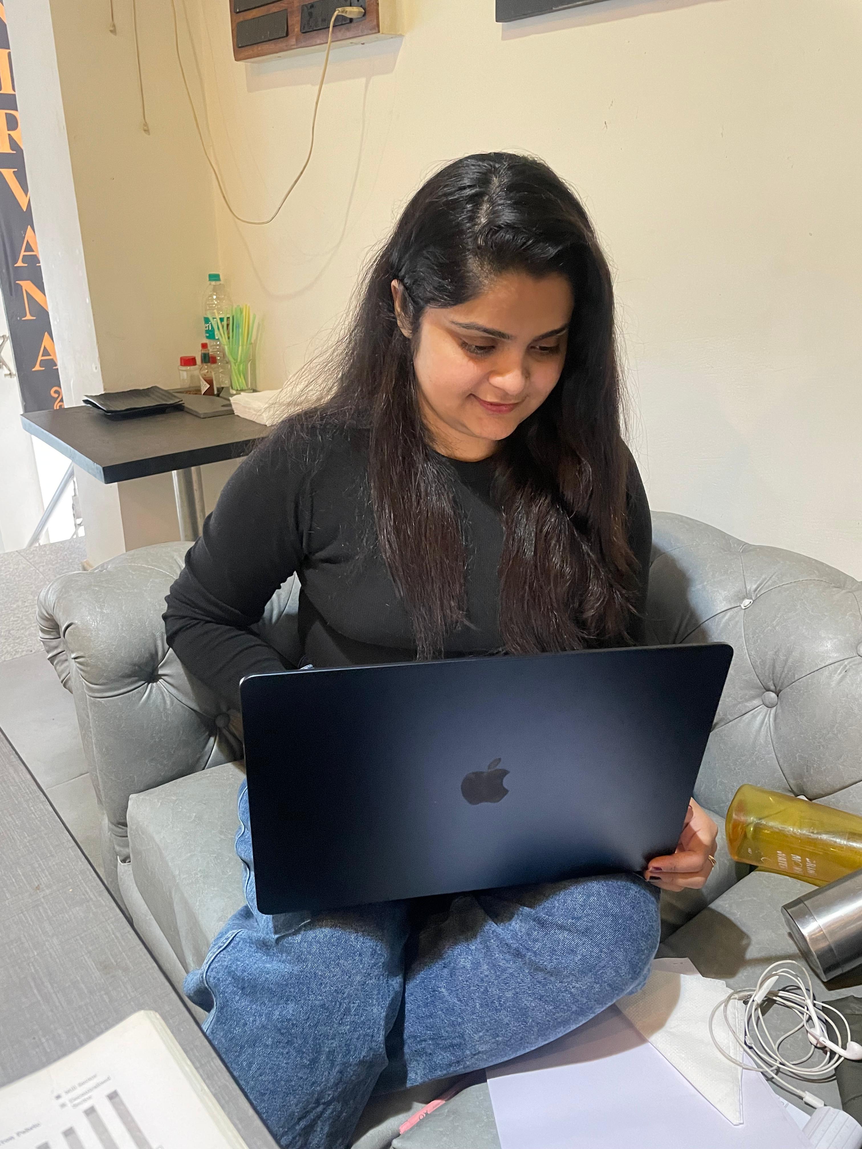 Alisha Pathak success story in hindi