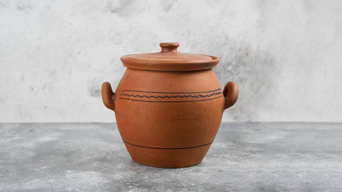 How do you repair an earthen pot