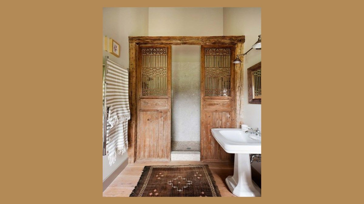 bathroom mein two faced door hona shubh ya ashubh