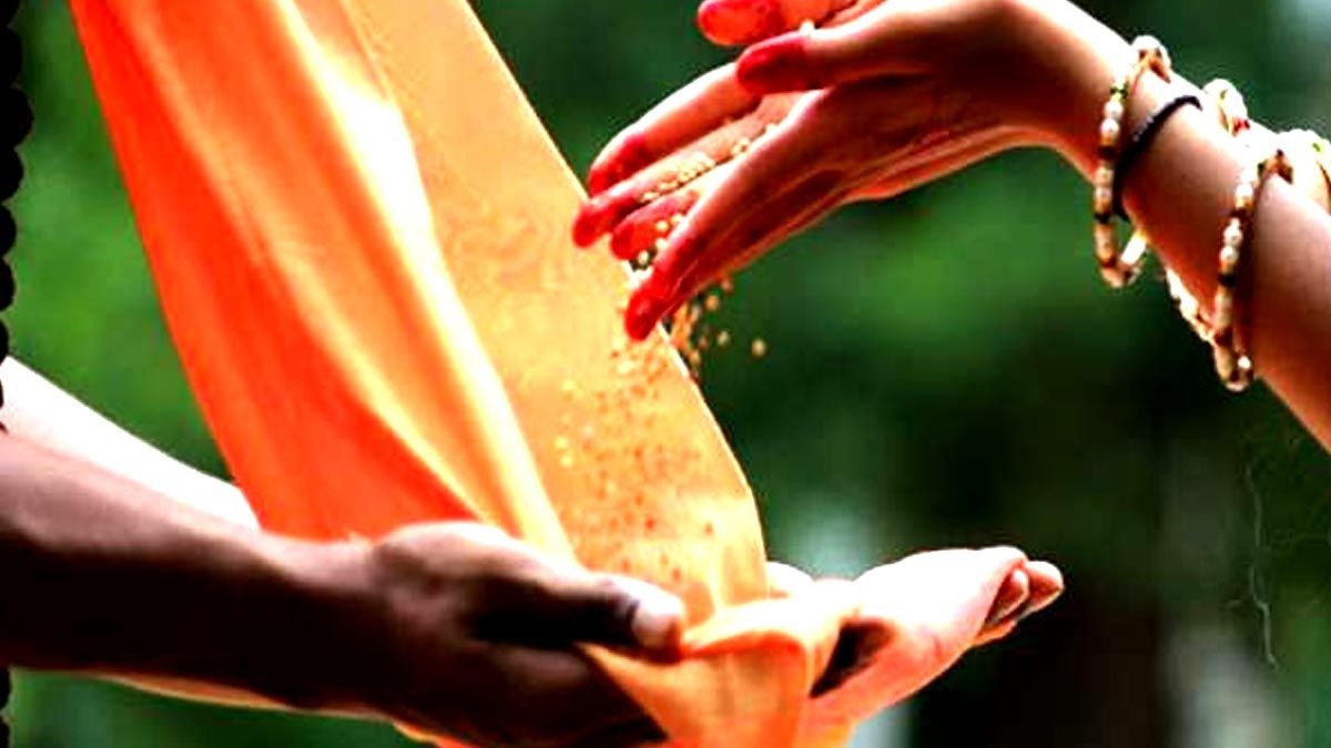 havan ke baad dakshina dene ki vidhi