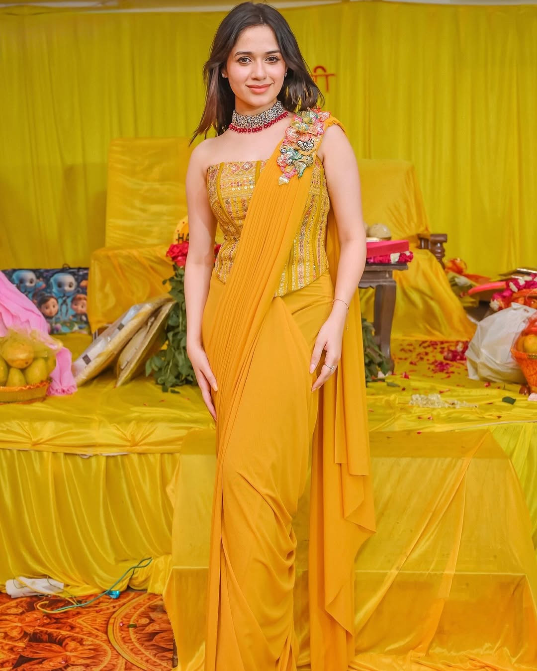 jannt jubair saree looks