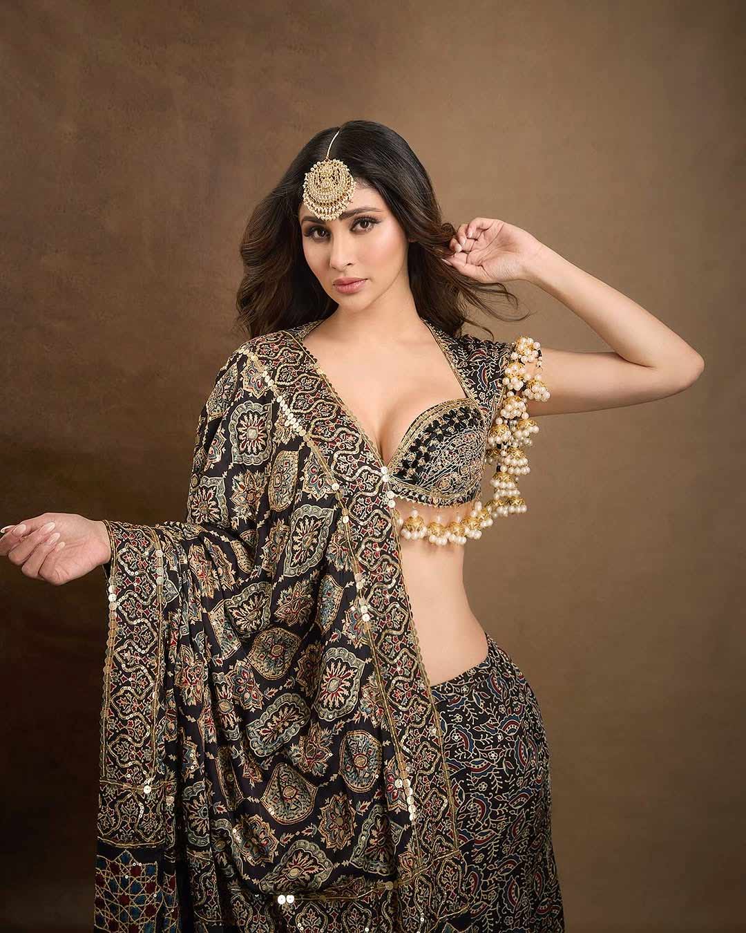 mouni roy heavy lehenga