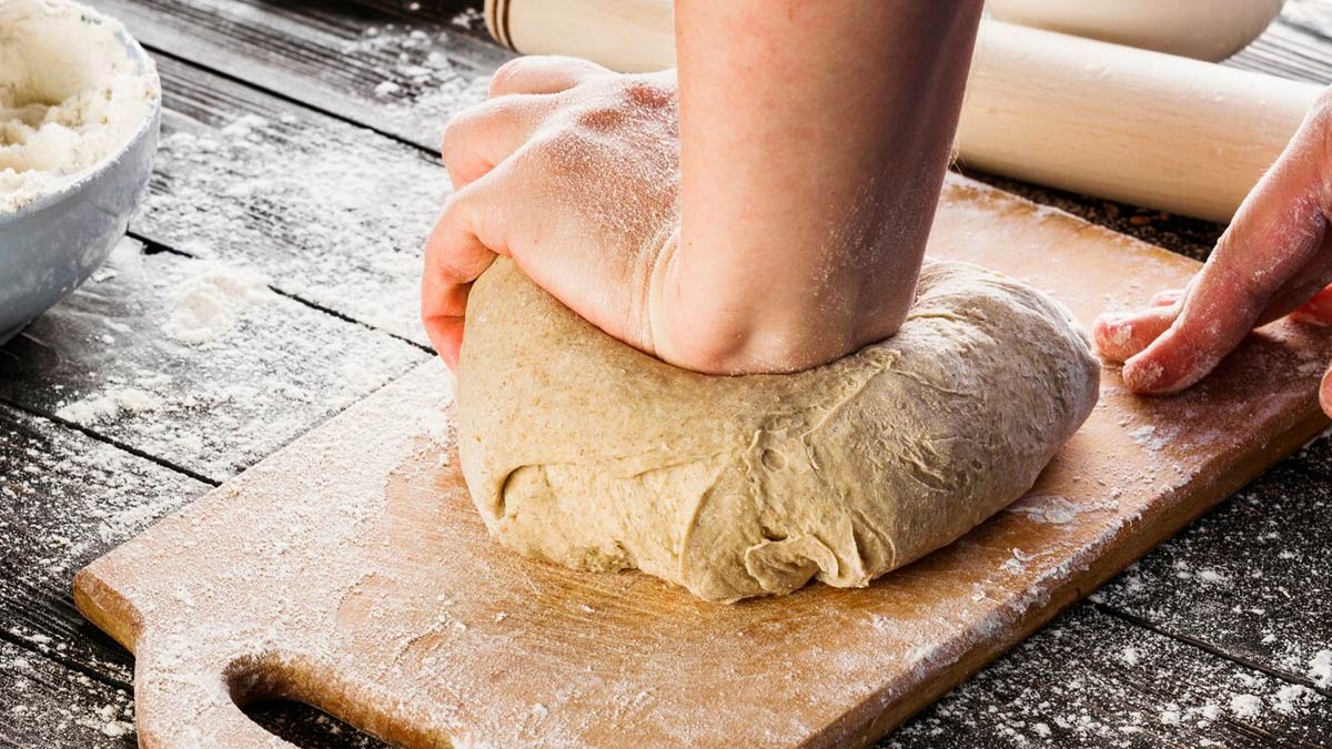 how to deal dough in hindi