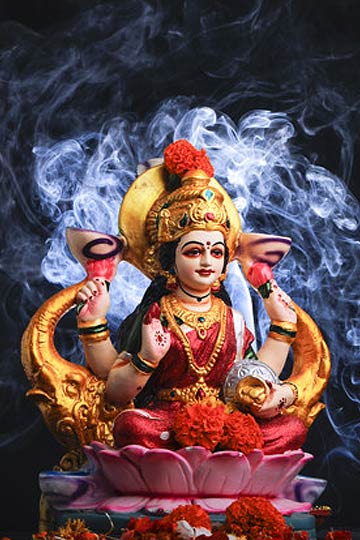 keep-these-5-things-at-home-to-invite-goddess-lakshmi