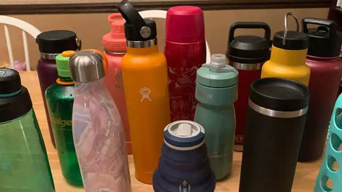 easy ways to clean smelly water bottles