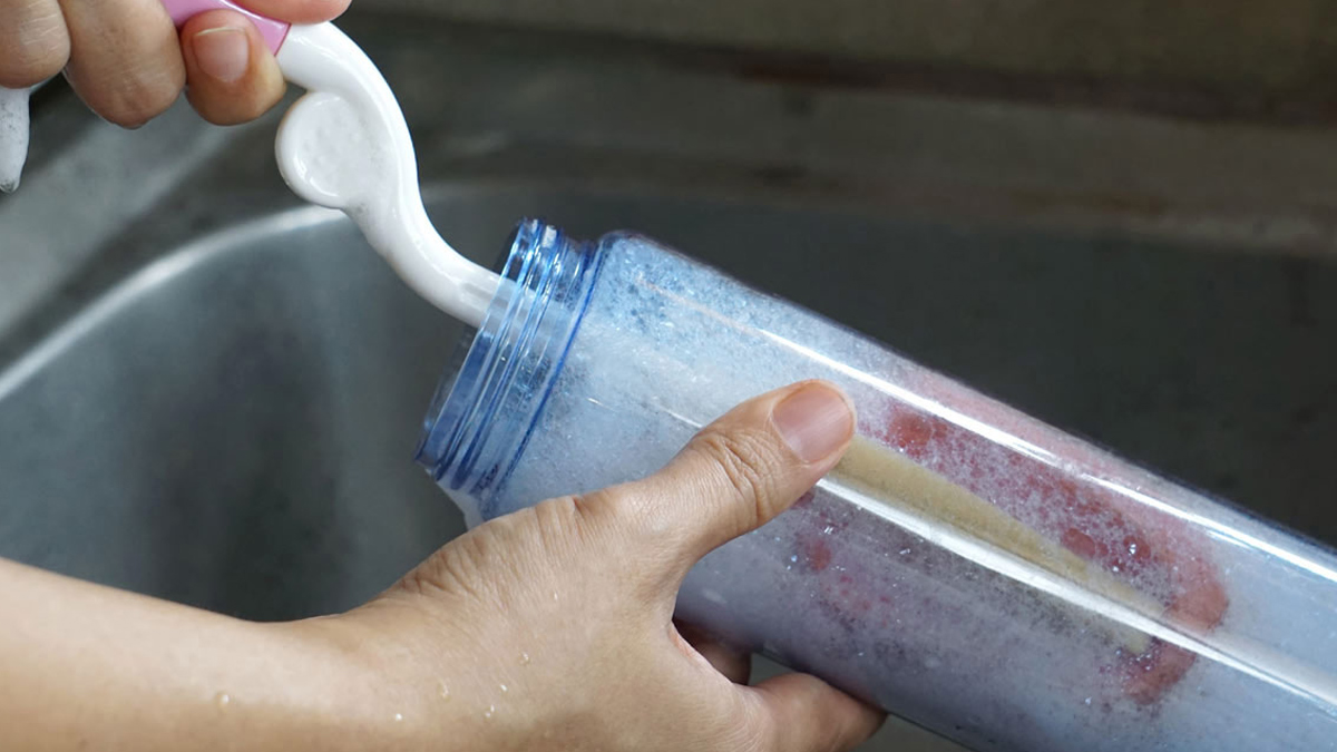 how to clean water bottles