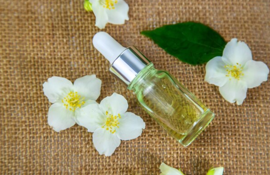 JASMINE ESSENTIAL OIL FOR MORNING FRESHNESS