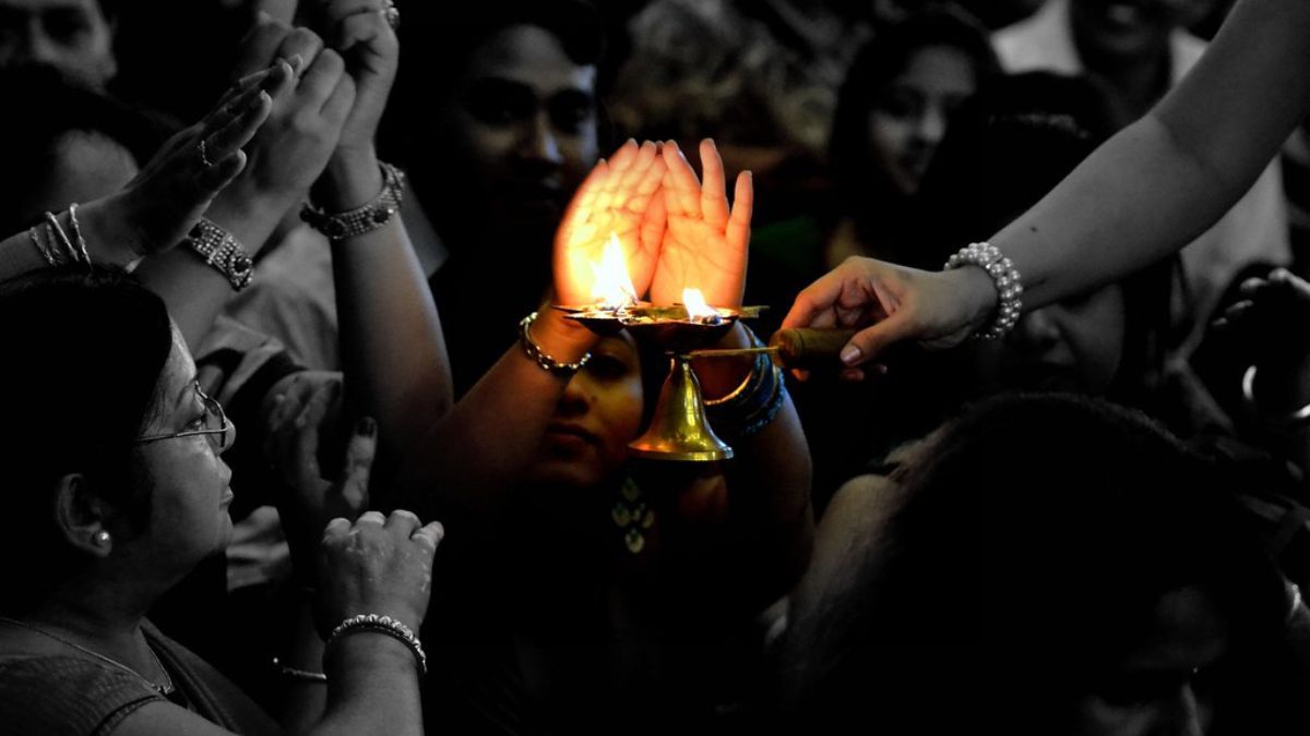 devi-devtaon ki aarti se pehle kya bol sakte hain