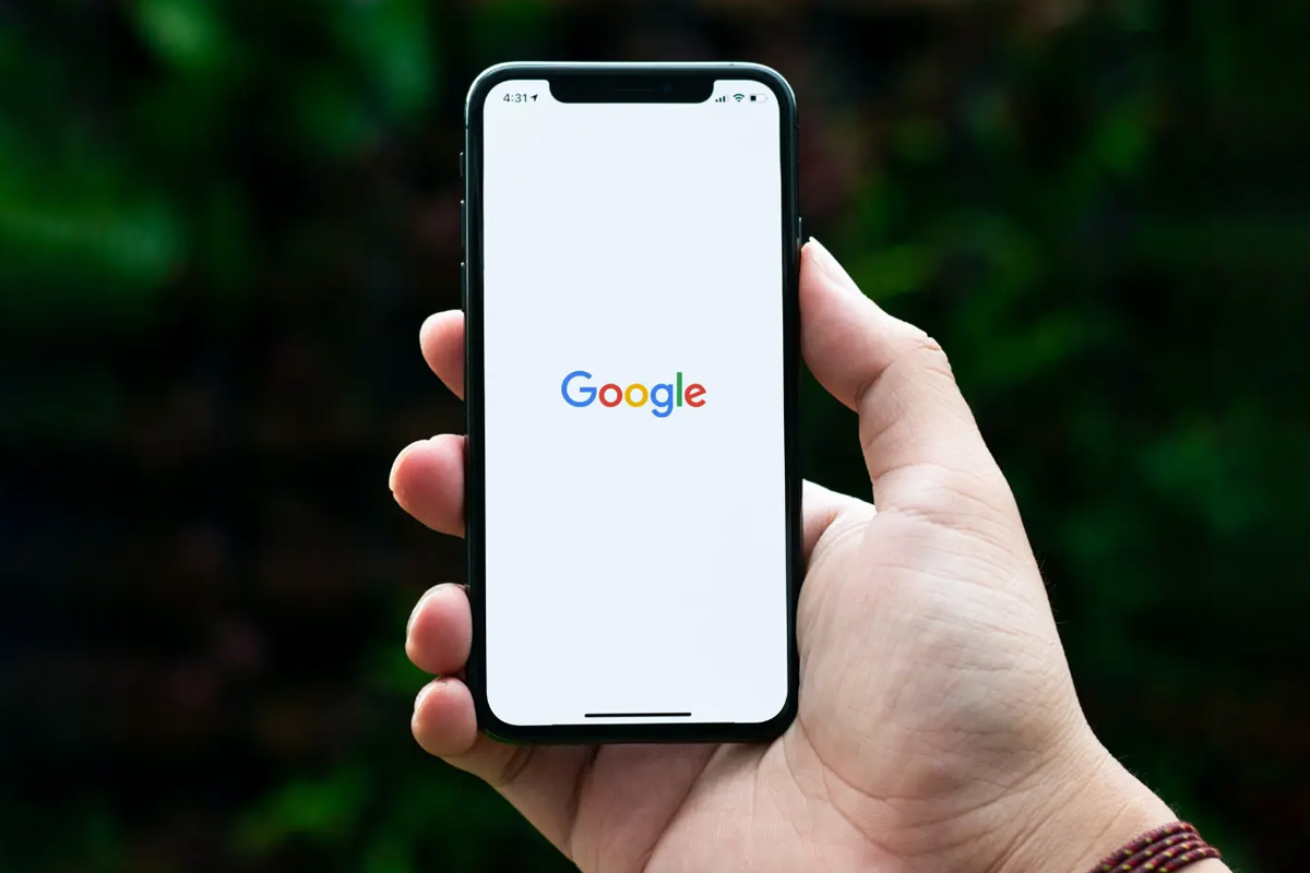 How does the Sensitive Content Warning feature work