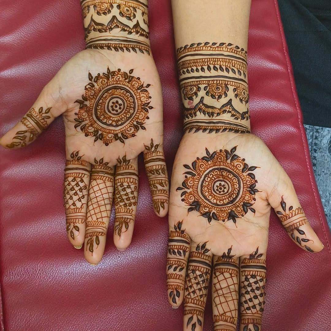 Gol tikki mehndi