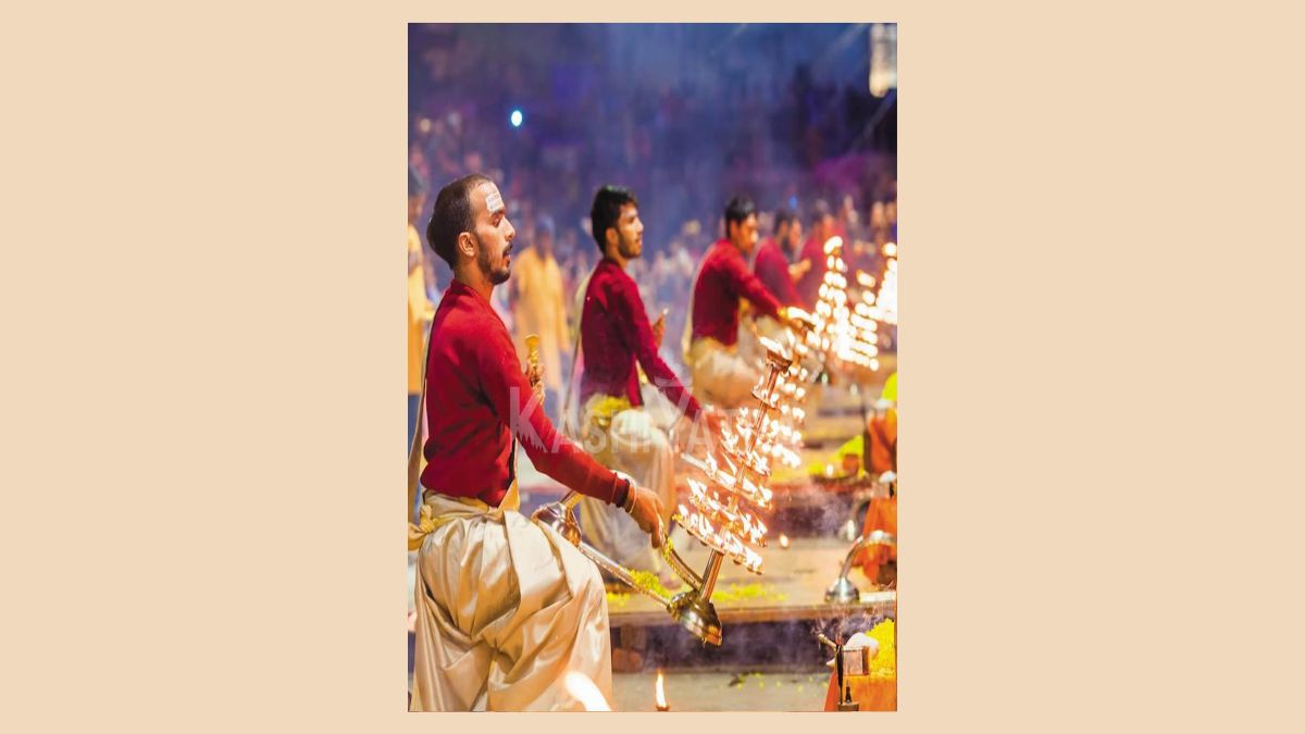 Who are the people who do Ganga Aarti