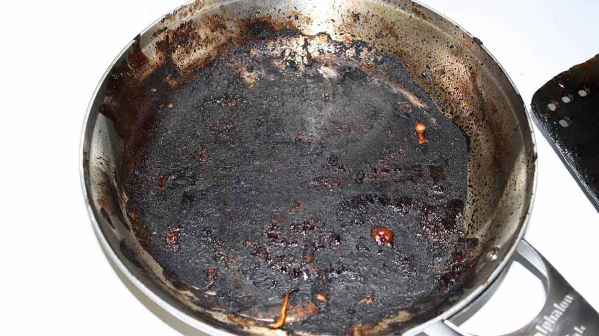 clean burnt pots with alumunium foil