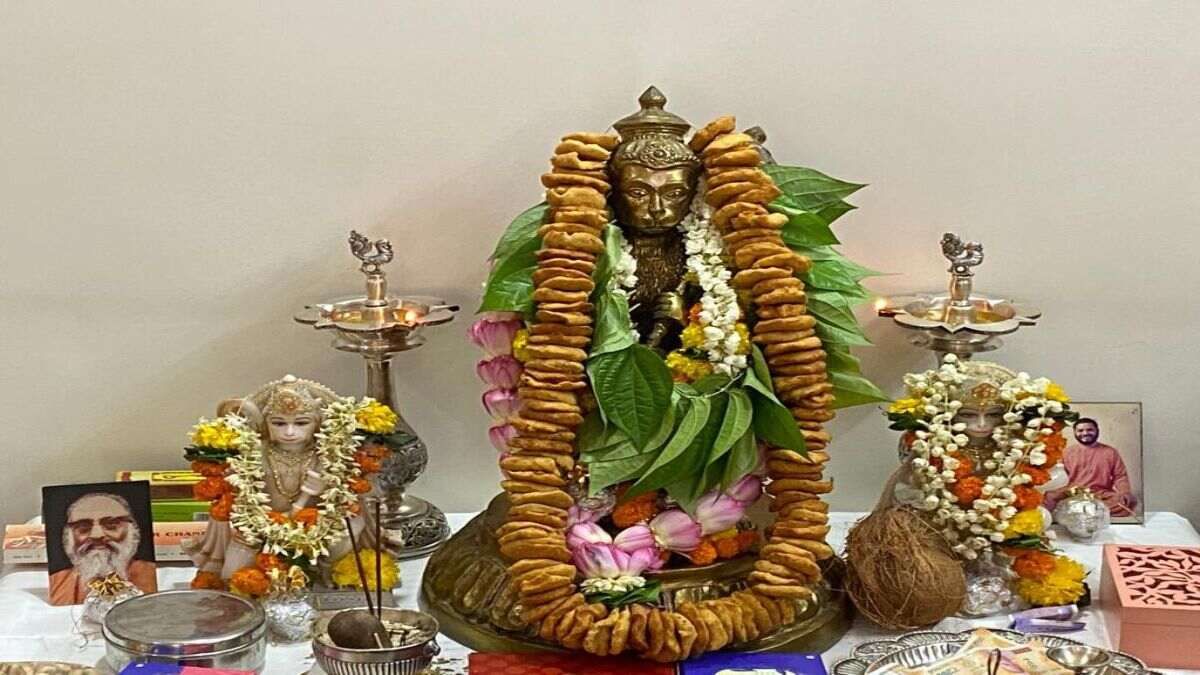 bade mangalwar ke din hanuman ji ko sindoor chadhane ki vidhi