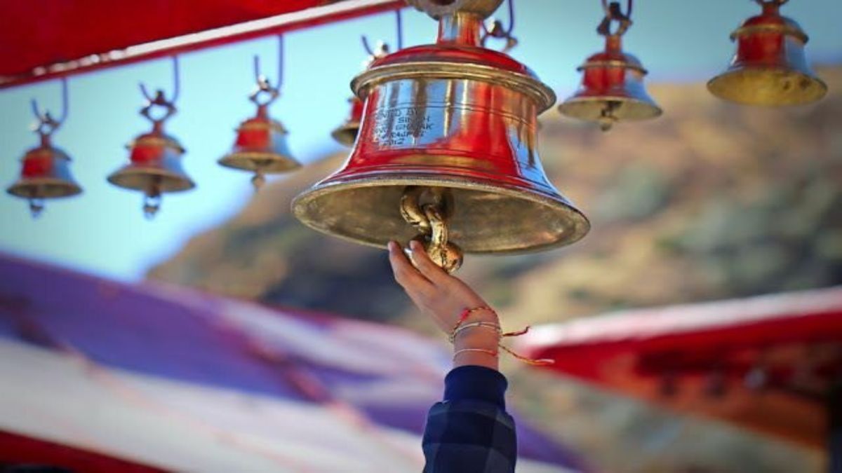 mandir mein ghanti kaise bajani chahiye