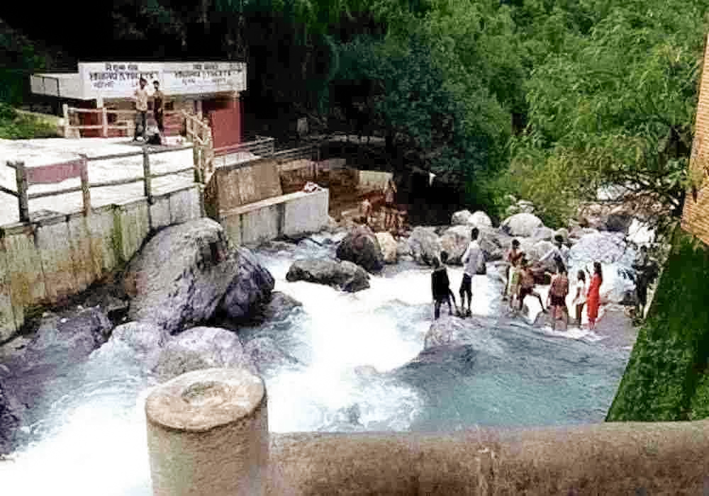 waterfall near vaishno devi