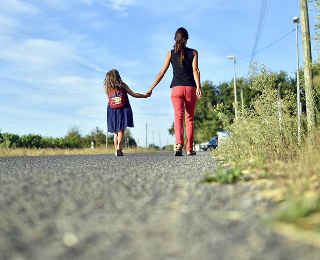 budget travel tips and tricks for single mother2