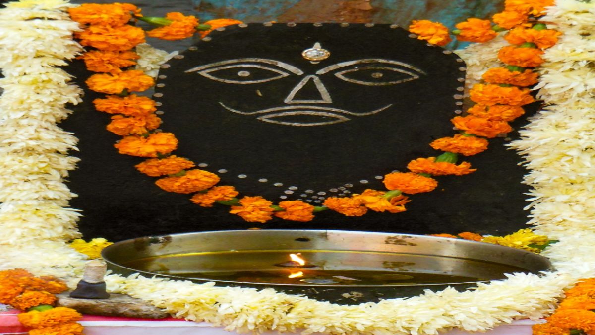 jetha mah mein shani dev ko prasann karne ke upay