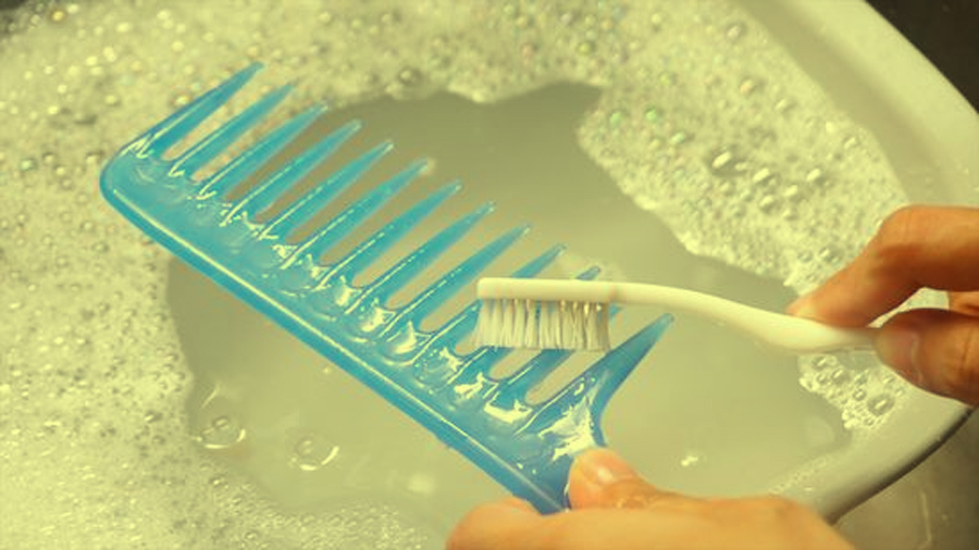 Clean dirty comb,