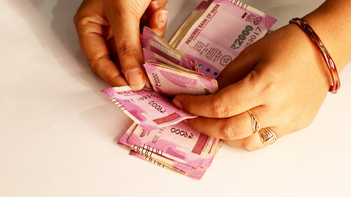 How is gratuity calculated